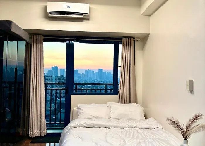 Hotel View Staycation With Balcony & Netflix